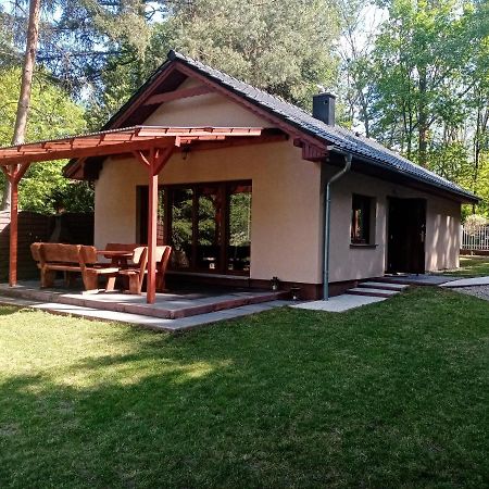 Urokliwy Domek Nad Brzegiem Jeziora Lubiatów Esterno foto