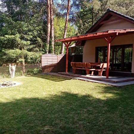 Urokliwy Domek Nad Brzegiem Jeziora Lubiatów Esterno foto