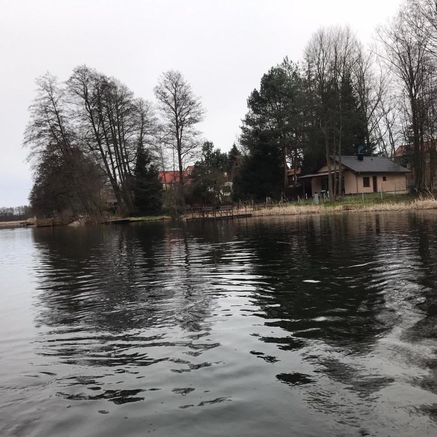 Urokliwy Domek Nad Brzegiem Jeziora Lubiatów Esterno foto
