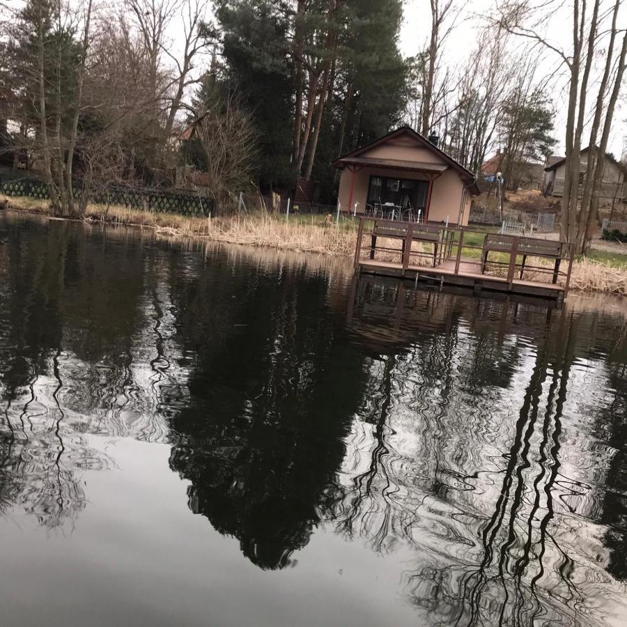 Urokliwy Domek Nad Brzegiem Jeziora Lubiatów Esterno foto