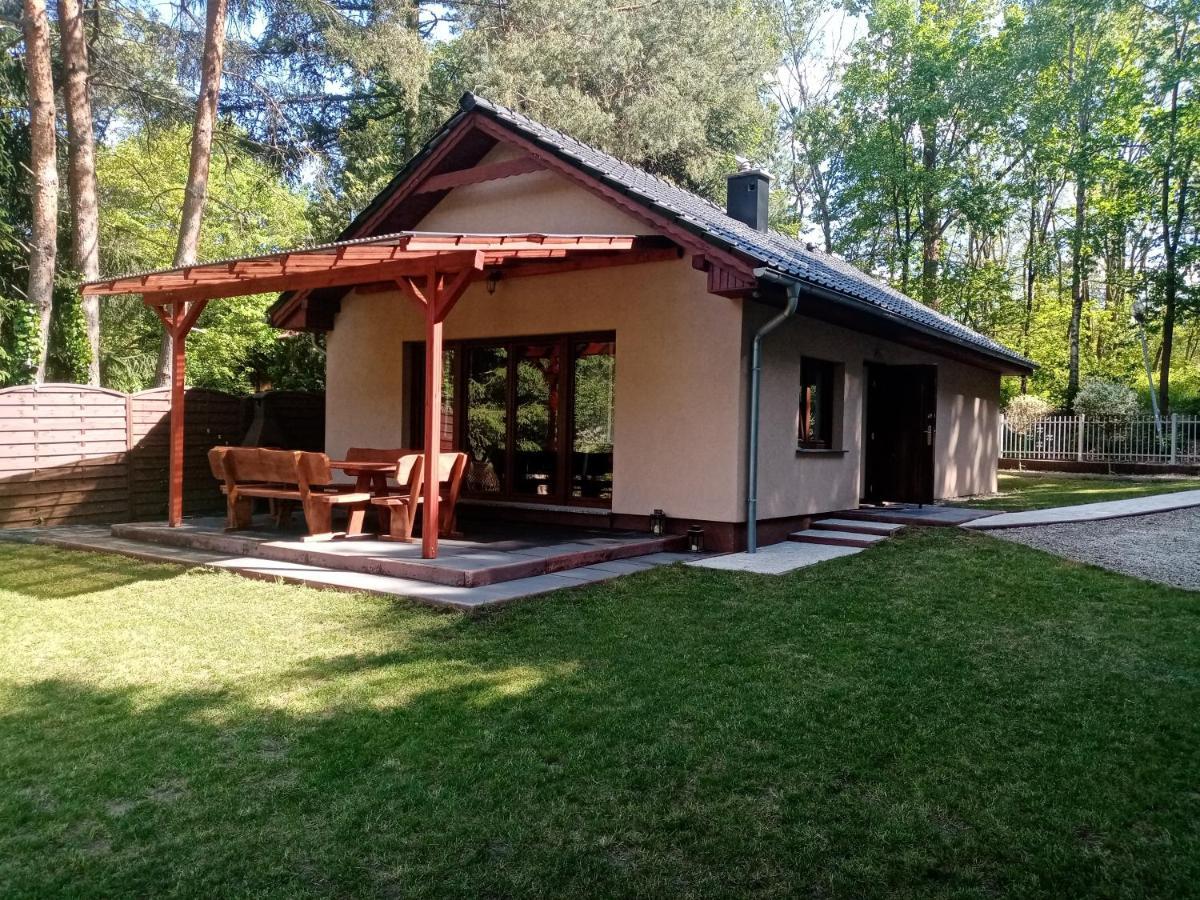 Urokliwy Domek Nad Brzegiem Jeziora Lubiatów Esterno foto