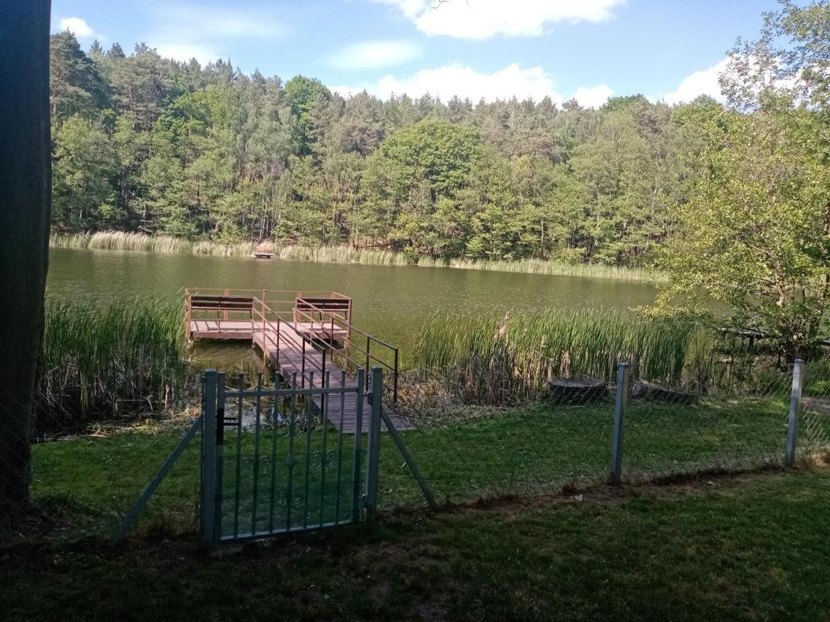 Urokliwy Domek Nad Brzegiem Jeziora Lubiatów Esterno foto