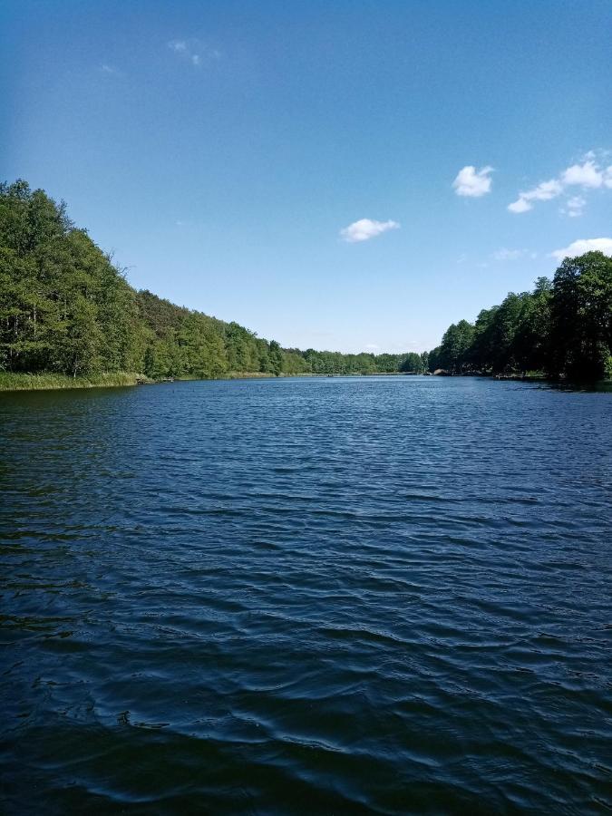 Urokliwy Domek Nad Brzegiem Jeziora Lubiatów Esterno foto
