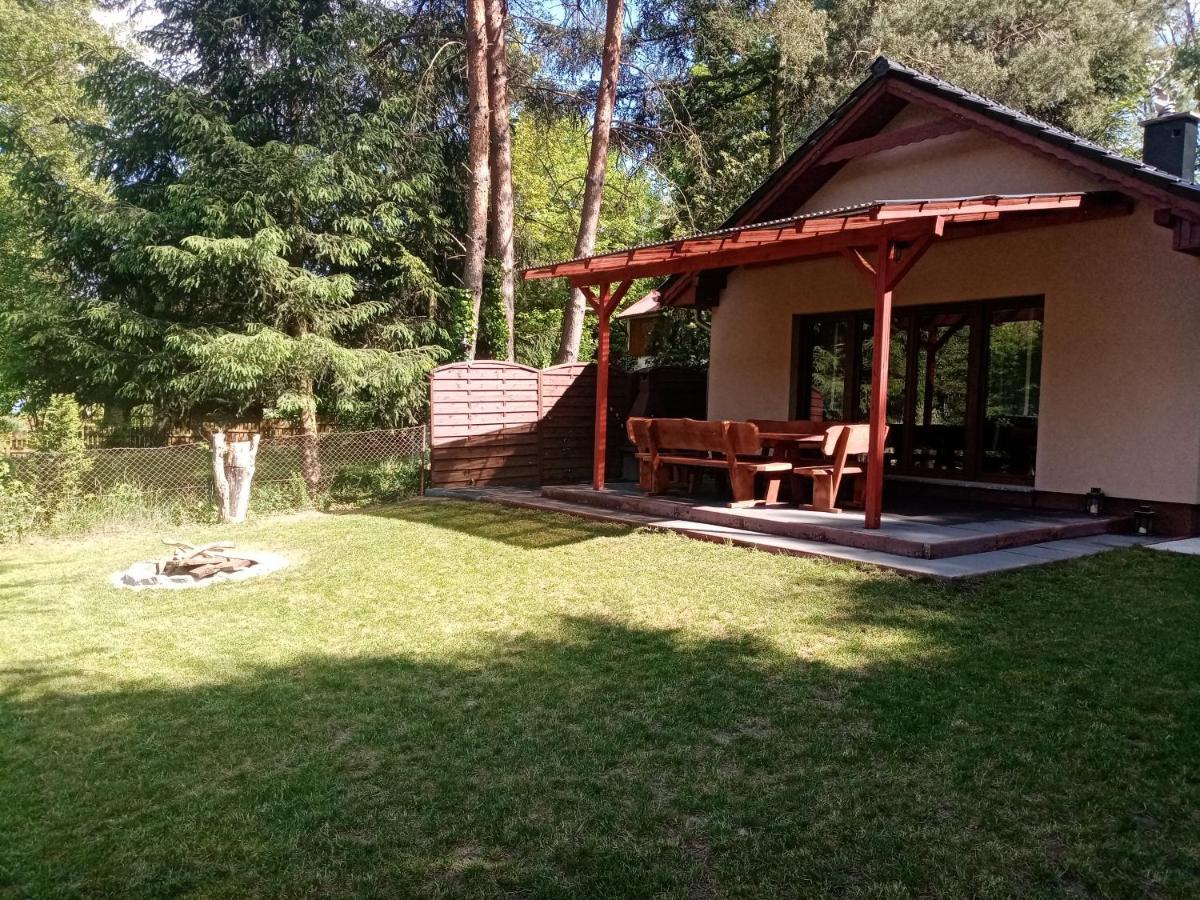 Urokliwy Domek Nad Brzegiem Jeziora Lubiatów Esterno foto