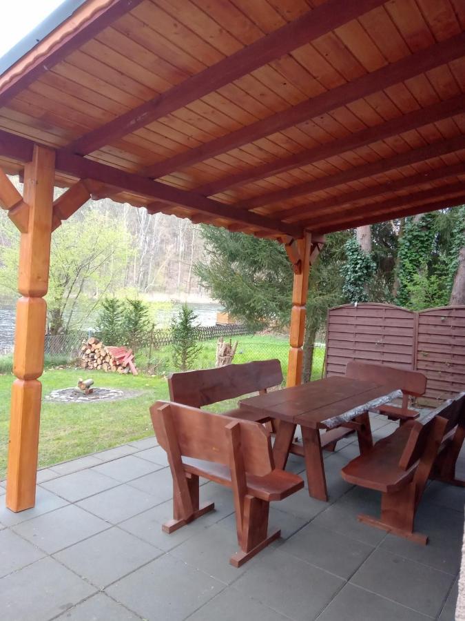 Urokliwy Domek Nad Brzegiem Jeziora Lubiatów Esterno foto
