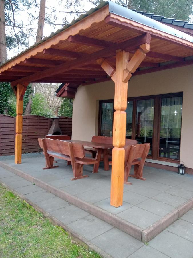 Urokliwy Domek Nad Brzegiem Jeziora Lubiatów Esterno foto