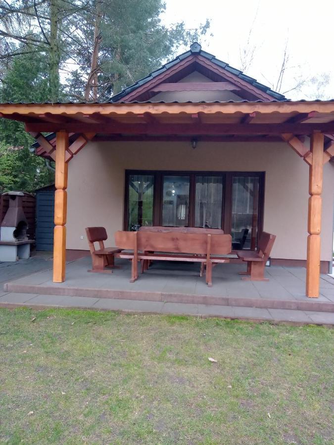 Urokliwy Domek Nad Brzegiem Jeziora Lubiatów Esterno foto